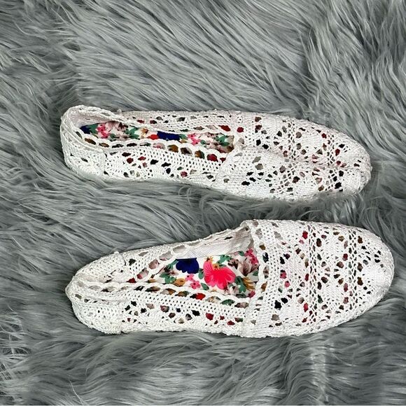 Bobbiebrooks crochett shoes - Picture 2 of 7